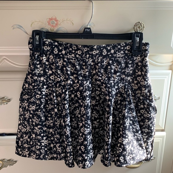 Zara Dresses & Skirts - Floral Zara Skirt